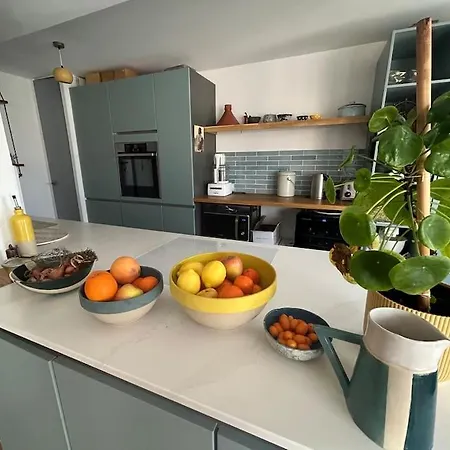 Familial Avec Balcon Et Parking *